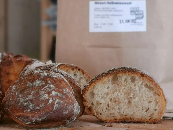 Gut und knusprig gebacken, klebt das Brot trotz Auswuchs nicht am Brotmesser.